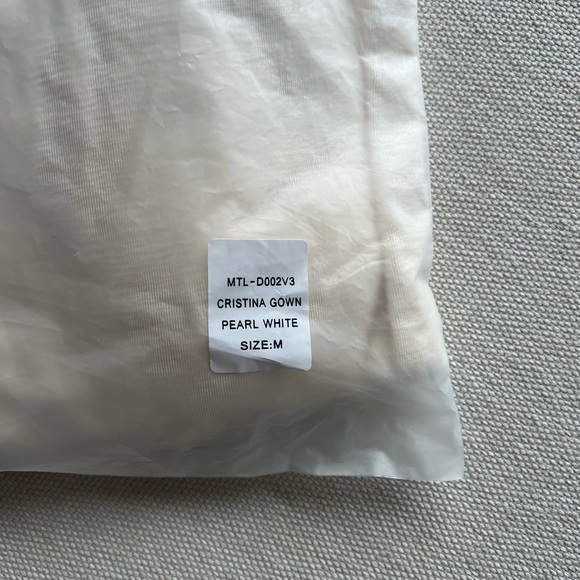 MÉLANI THE LABEL - CRISTINA GOWN - PEARL WHITE - Picture 7 of 9